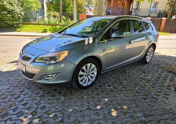 Opel Astra cena 25900 przebieg: 222000, rok produkcji 2012 z Zakroczym małe 562